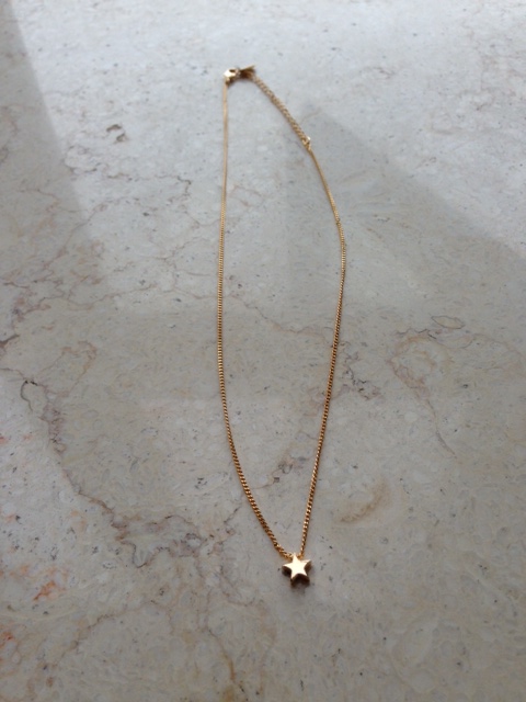 Dainty gold star necklace